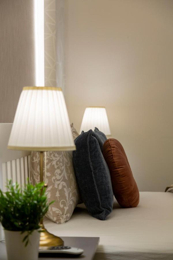 Luxurious Central Apartment In Liszt Ferenc Square Budapest Eksteriør bilde