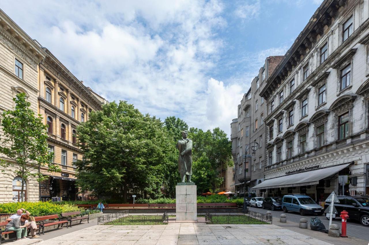 Luxurious Central Apartment In Liszt Ferenc Square Budapest Eksteriør bilde
