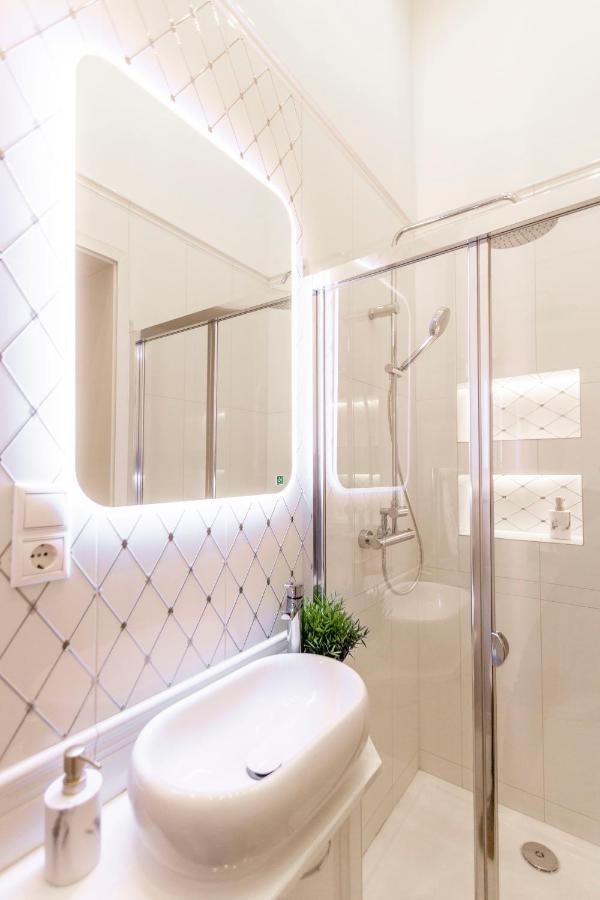 Luxurious Central Apartment In Liszt Ferenc Square Budapest Eksteriør bilde